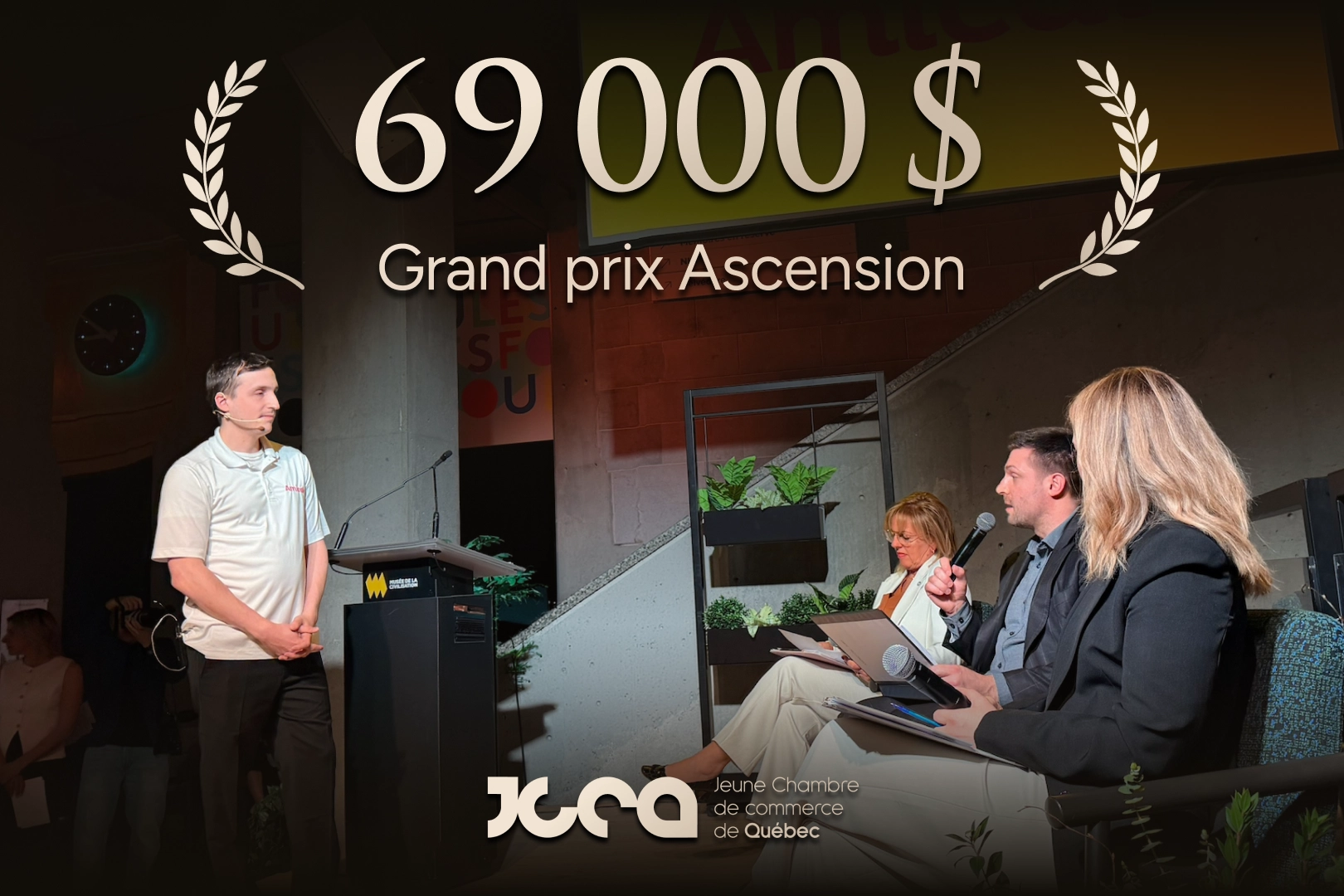 Tony Aubé of Amical receives the 69,000-dollar Ascension grand prize at the Jeune Chambre de commerce de Québec gala